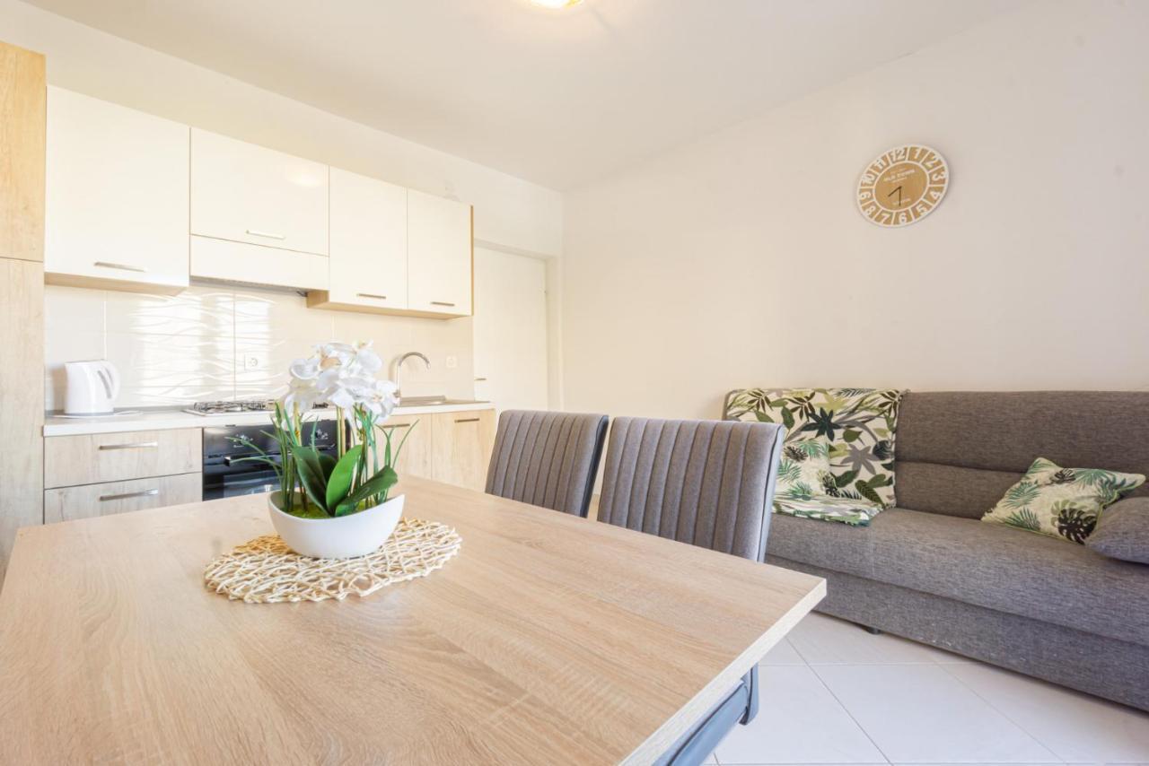 Apartment And Room Bacic Metajna Ngoại thất bức ảnh