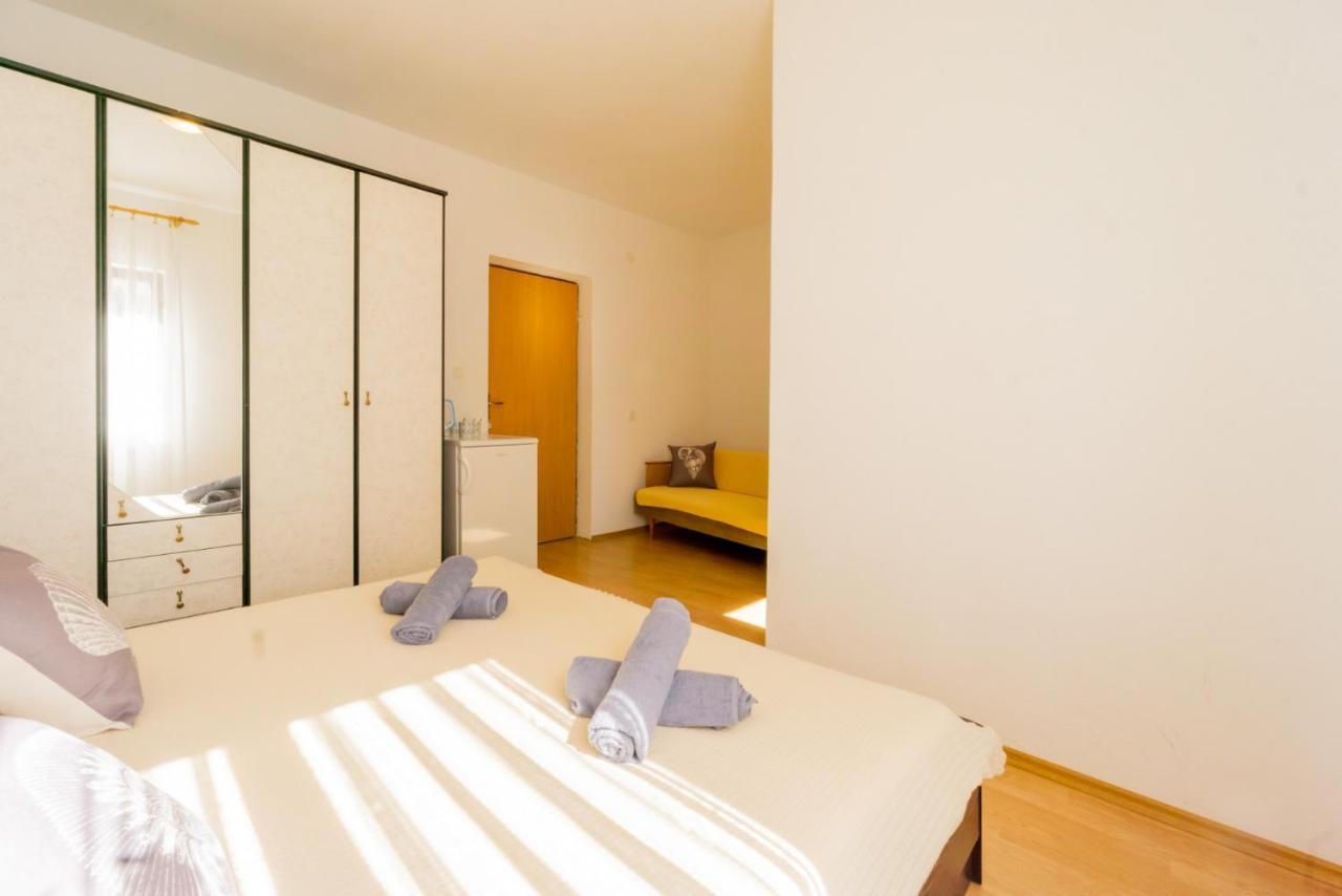 Apartment And Room Bacic Metajna Ngoại thất bức ảnh