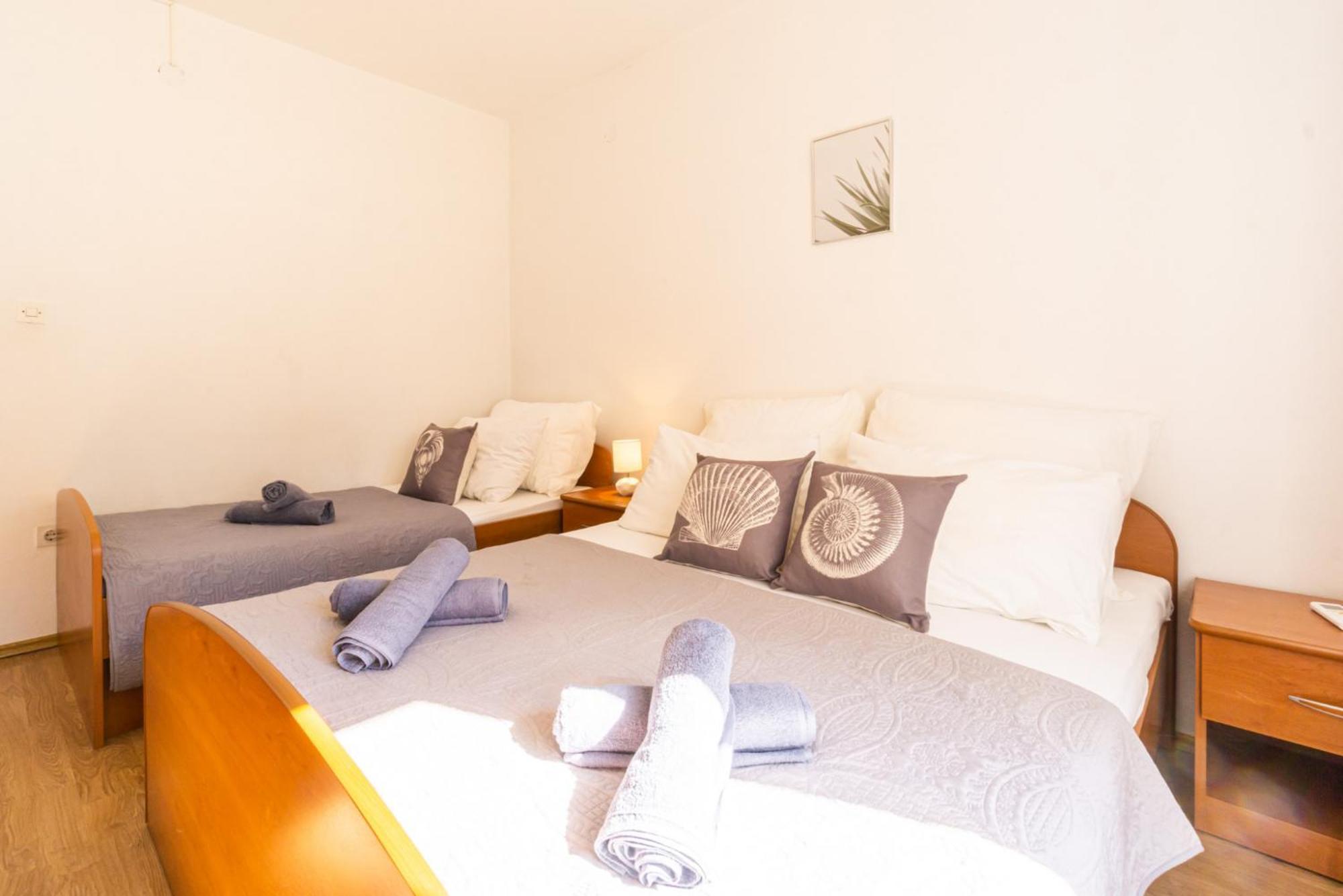 Apartment And Room Bacic Metajna Phòng bức ảnh